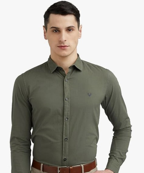 Men Slim Fit Regular Trousers & Spread Collar Casual Shirt